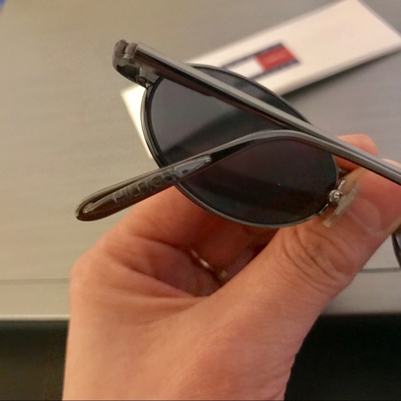 Tommy Hilfiger Vintage 90’s sunglasses - Picture 3 of 3
